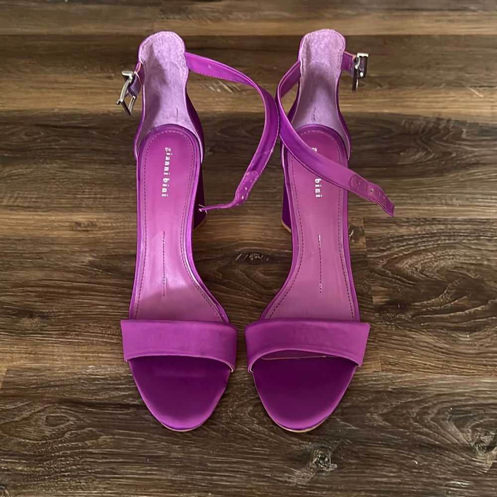 BRAND NEW Gianni Bini Purple Sandals Size 11